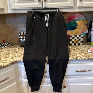 Women’s black Zamora fig joggers